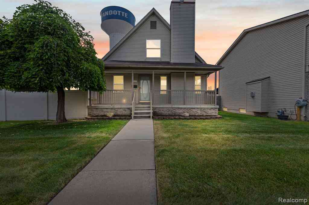 Homes For Sale - 941 Pine Street <br/> Wyandotte, MI 48192
