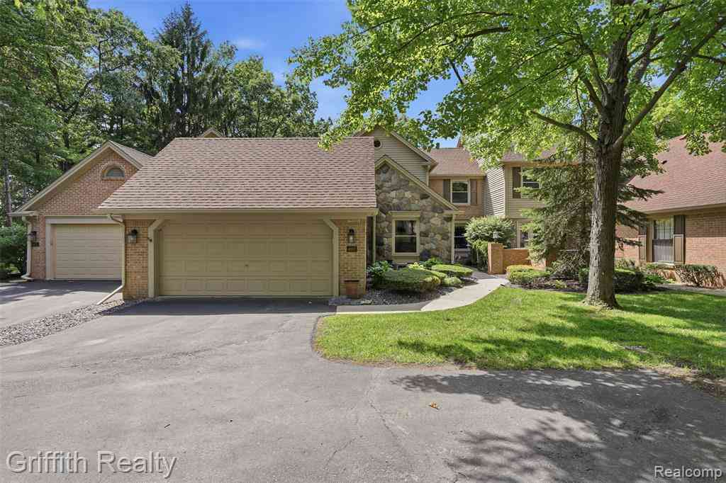 Condo For Sale - 4603 Golf View Drive <br/> Brighton, MI 48116