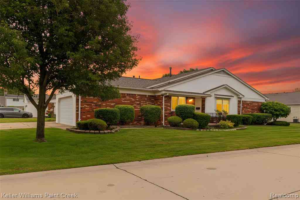 Condo For Sale - 31980 Mark Adam Lange   #12<br/> Warren, MI 48093