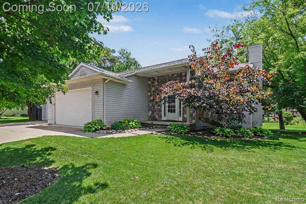 Homes For Sale - 2460 Livernois Drive <br/> Livingston County, Howell, MI 48843