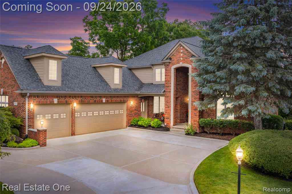 Homes For Sale - 29370 Kennedy Court <br/> Farmington Hills, MI 48331