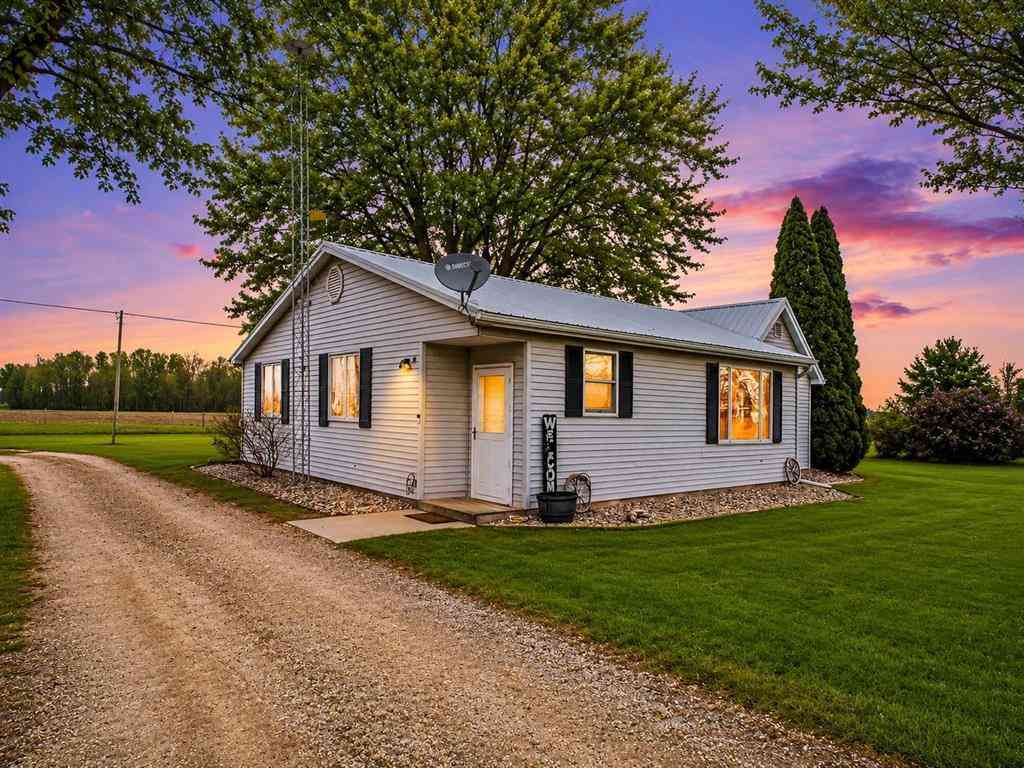 Homes For Sale - 6596 W Washington Road <br/> Gratiot County, Ithaca, MI 48847
