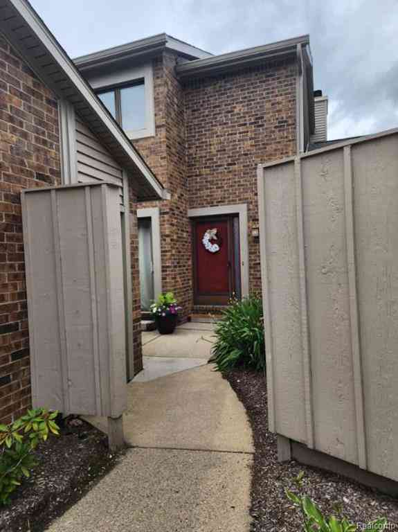 Condo For Sale - 5736 Woodland View <br/> Oakland County, Clarkston, MI 48346