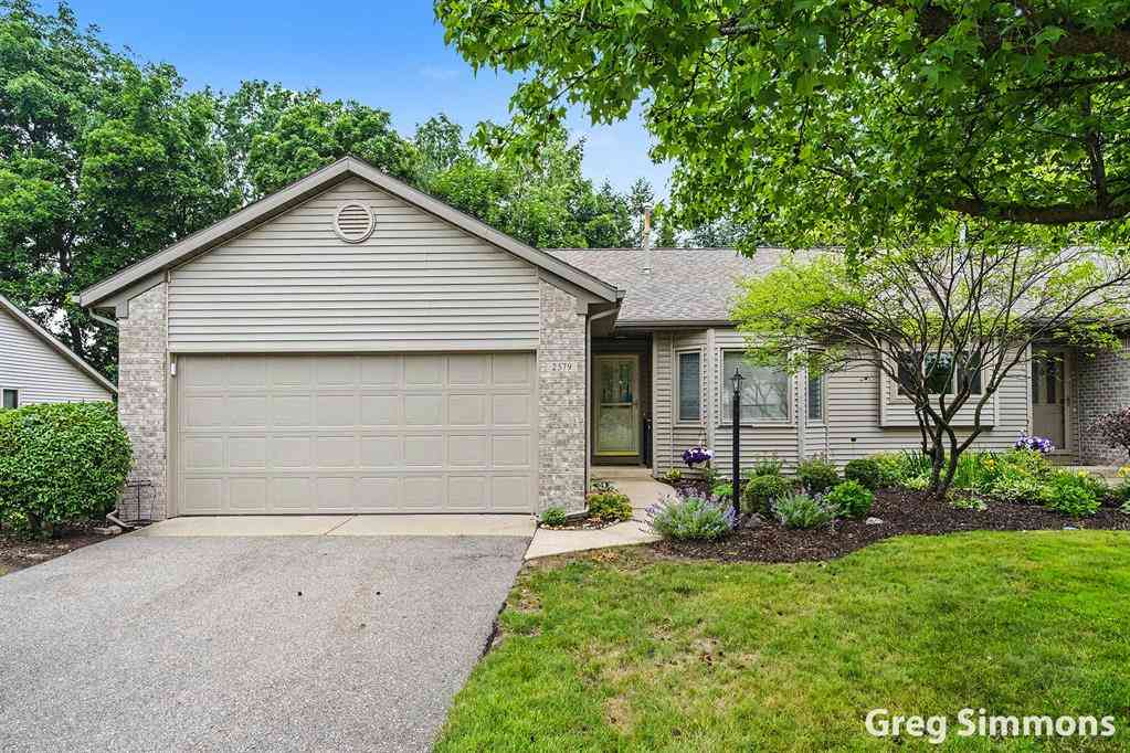Condo For Sale - 2579 Falcon Pointe Drive Nw NW<br/> Grand Rapids, MI 49534