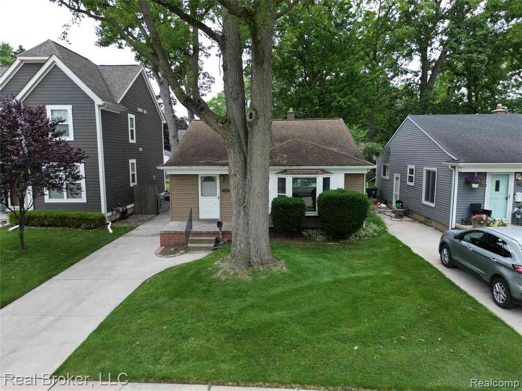 Homes For Sale - 1919 Fern Street <br/> Royal Oak, MI 48073