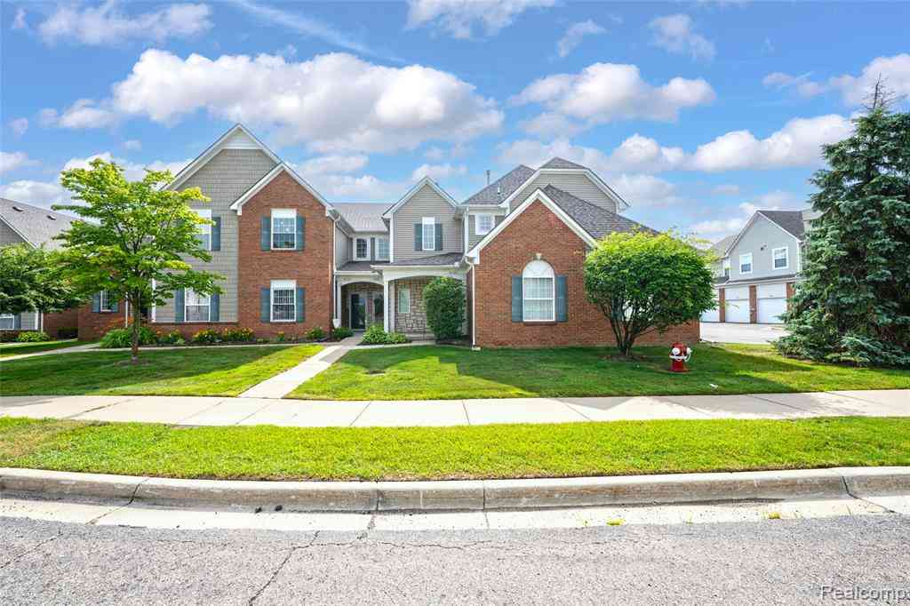 Condo For Sale - 54726 Monarch Drive <br/> Macomb County, Utica, MI 48316