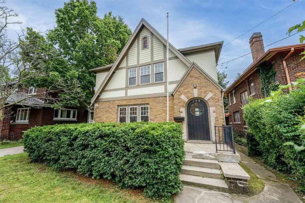 Homes For Sale - 138 Burton Street Se SE<br/> Grand Rapids, MI 49507