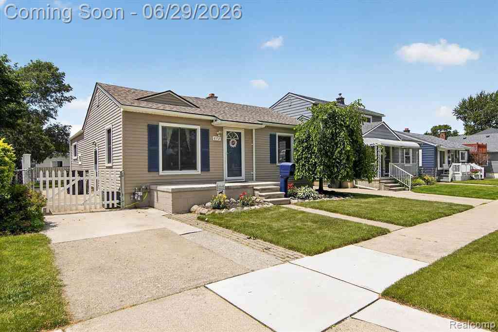 Homes For Sale - 672 8th Street <br/> Wyandotte, MI 48192