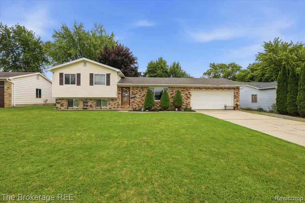 Homes For Sale - 1448 Greenview Drive <br/> Grand Blanc, MI 48439
