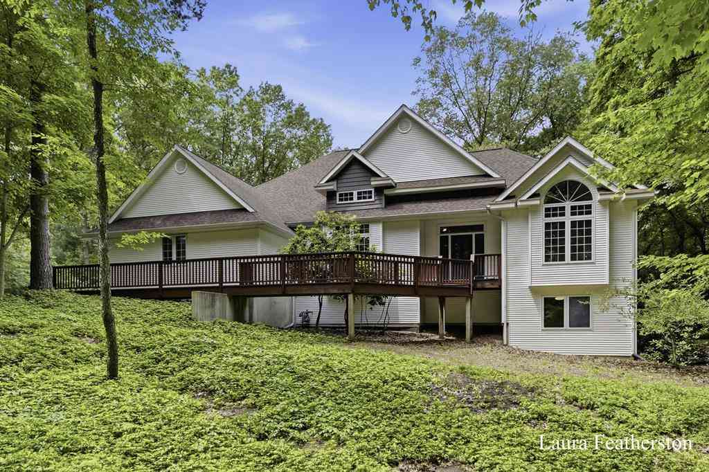 Homes For Sale - 2291 Burton Pines Drive Se SE<br/> Grand Rapids, MI 49546