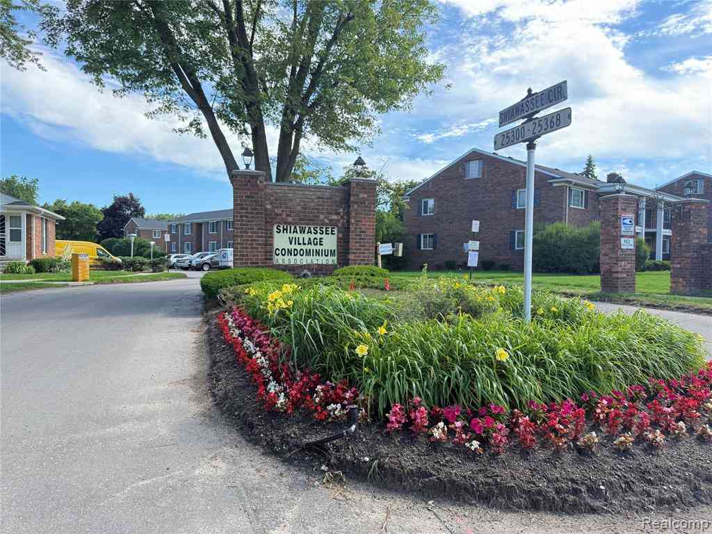Condo For Sale - 25354 Shiawassee Circle  #28596<br/> Southfield, MI 48033