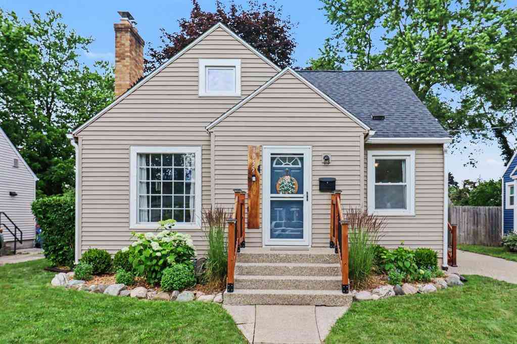 Homes For Sale - 1055 Kelsey Street Ne NE<br/> Grand Rapids, MI 49505