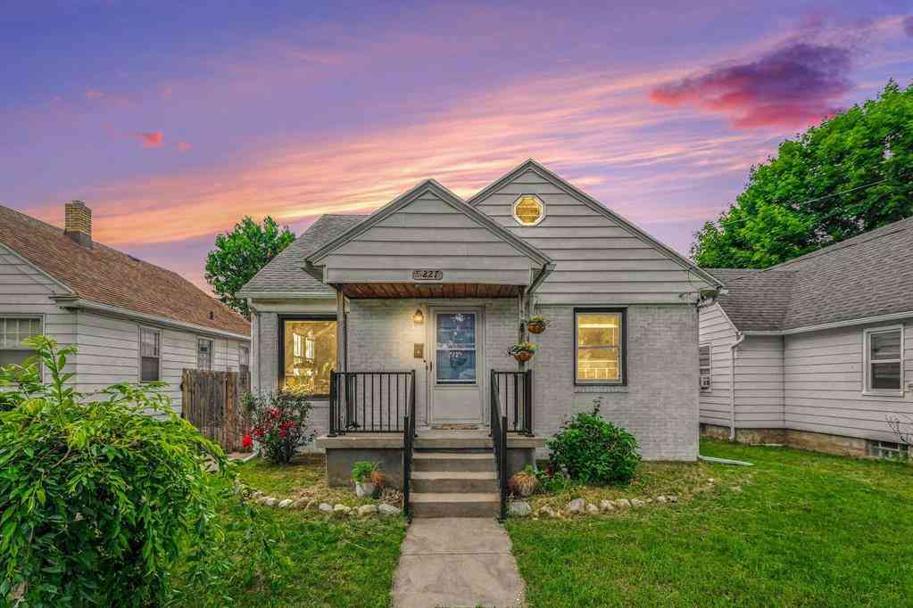 Homes For Sale - 227 Leyden Avenue Sw SW<br/> Grand Rapids, MI 49504