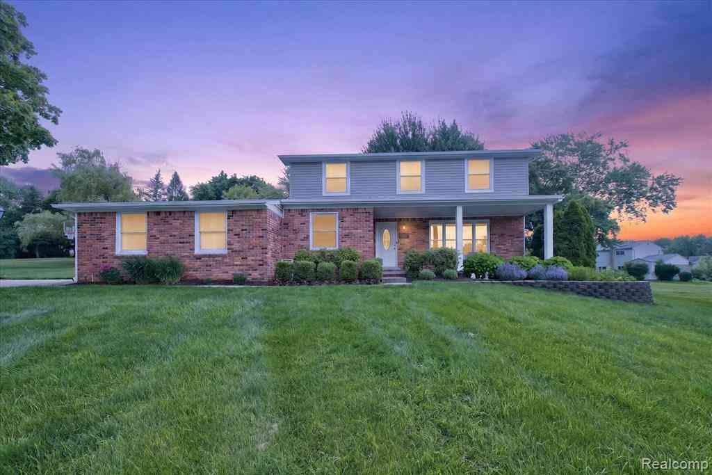 Homes For Sale - 31136 Carriage Hill Court <br/> Farmington Hills, MI 48331