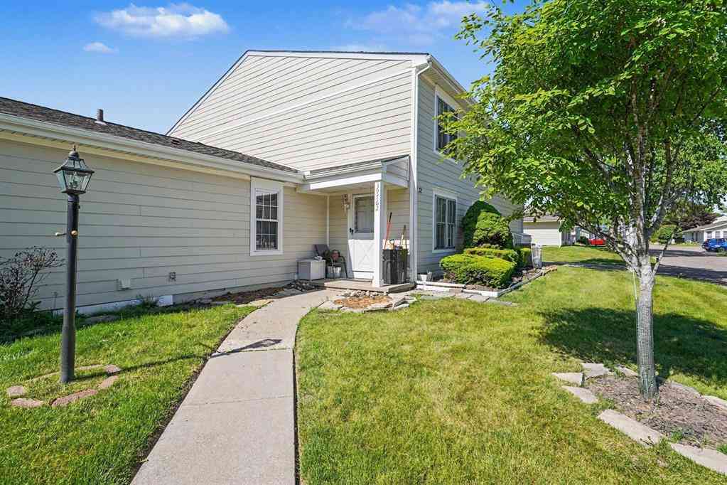 Condo For Sale - 39762 Village Wood Circle <br/> Novi, MI 48375