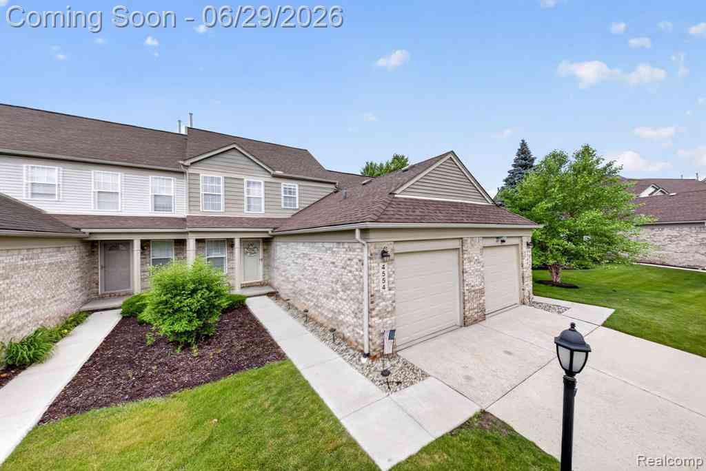 Condo For Sale - 4554 Hunters Circle E E<br/> Wayne County, Canton, MI 48188