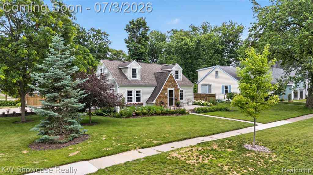 Homes For Sale - 215 S Houghton Street <br/> Oakland County, Milford, MI 48381