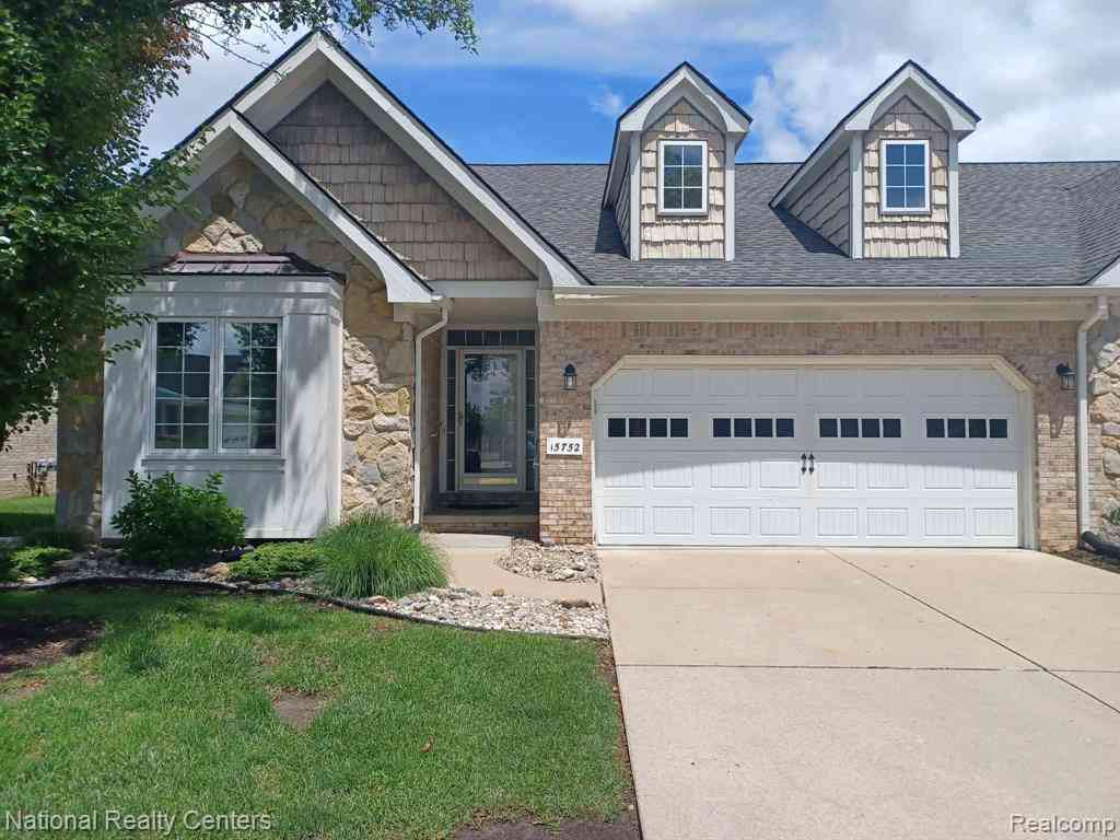 Condo For Sale - 15752 Hunters Grove  <br/> Livonia, MI 48154