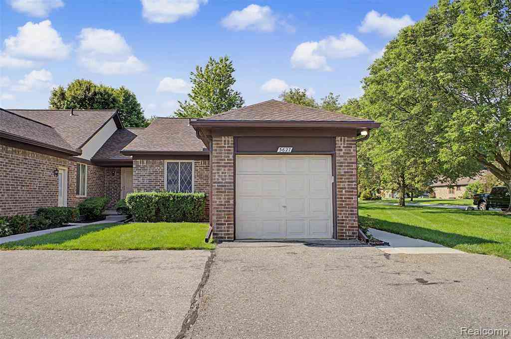 Condo For Sale - 3627 Heritage Parkway <br/> Wayne County, Dearborn, MI 48124