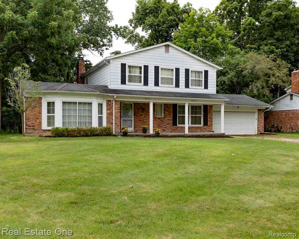 Homes For Sale - 4259 Pinecroft Court <br/> West Bloomfield, MI 48322