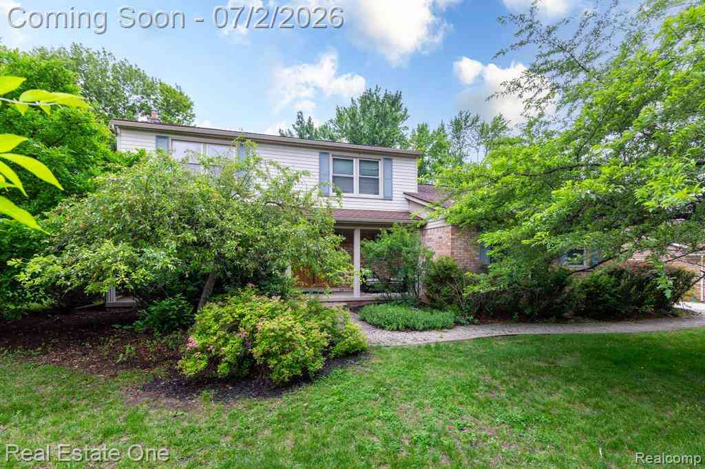 Homes For Sale - 6011 Walker Drive <br/> Oakland County, Troy, MI 48085