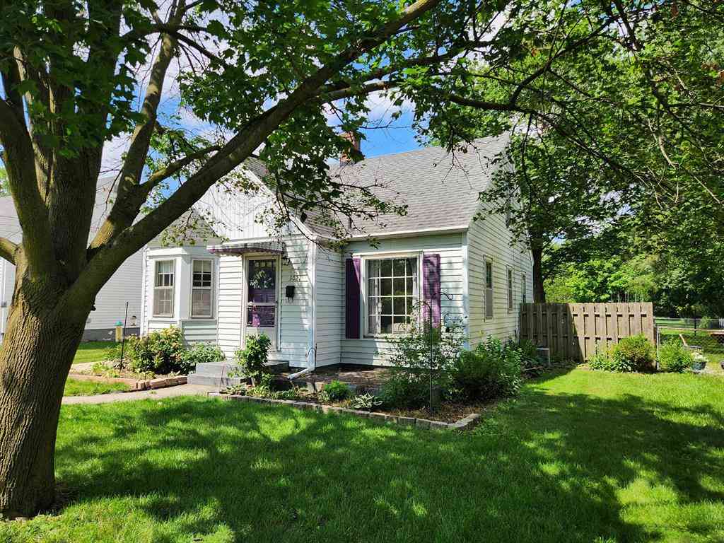 Homes For Sale - 3021 Jefferson Avenue Se SE<br/> Grand Rapids, MI 49548