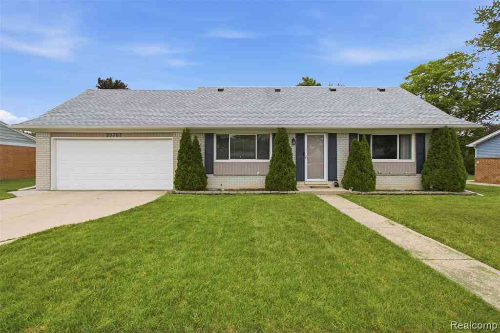Homes For Sale - 23707 Thornton Street <br/> Macomb County, Clinton Township, MI 48035
