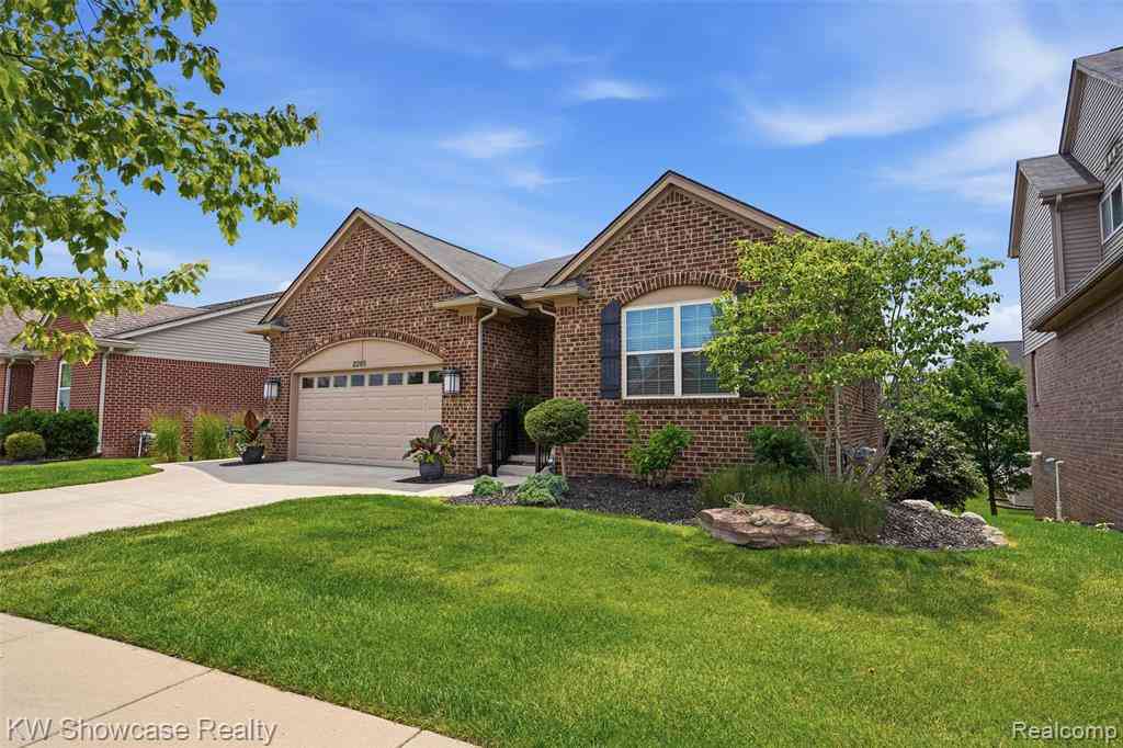 Homes For Sale - 2265 Brigantine  <br/> Oakland County, Commerce Twp, MI 48382