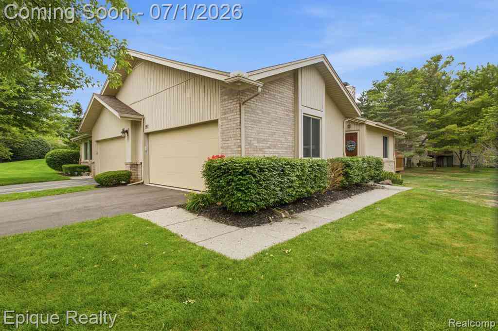 Condo For Sale - 1982 Valley Lane <br/> Oakland County, Lake Orion, MI 48360