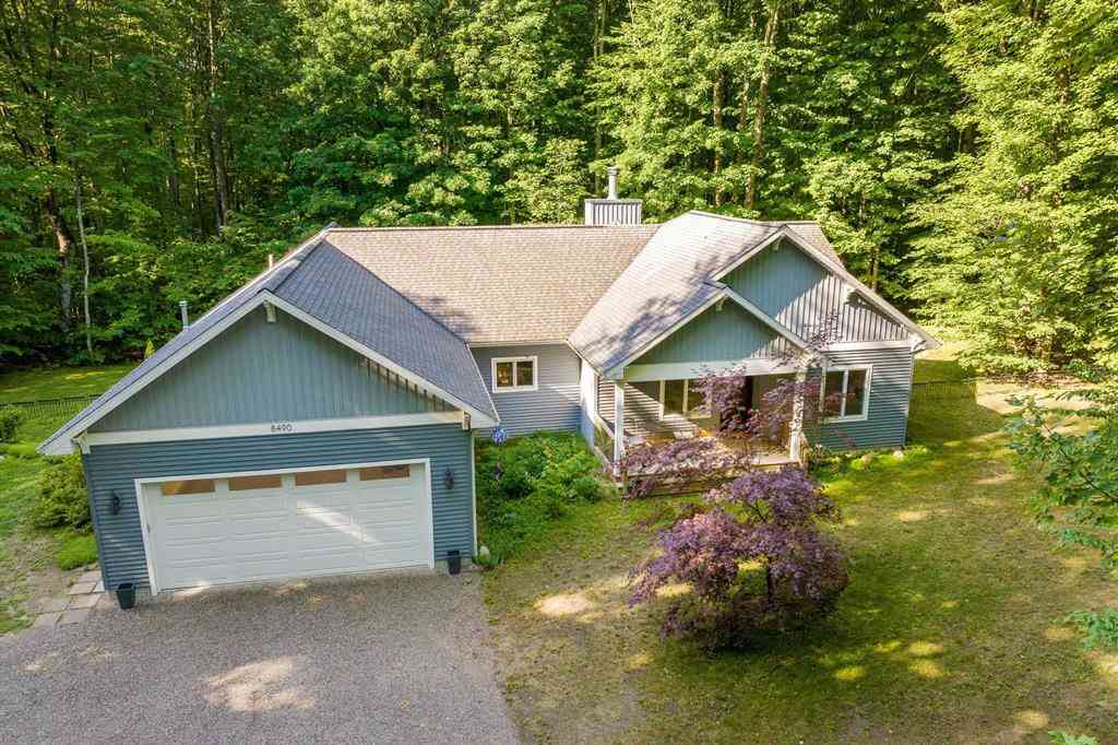 Homes For Sale - 8490 Reynolds Road <br/> Benzie County, Traverse City, MI 49684