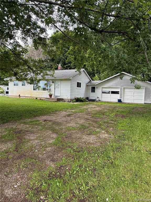 Homes For Sale - 5395 Oak Grove Road <br/> Howell, MI 48855