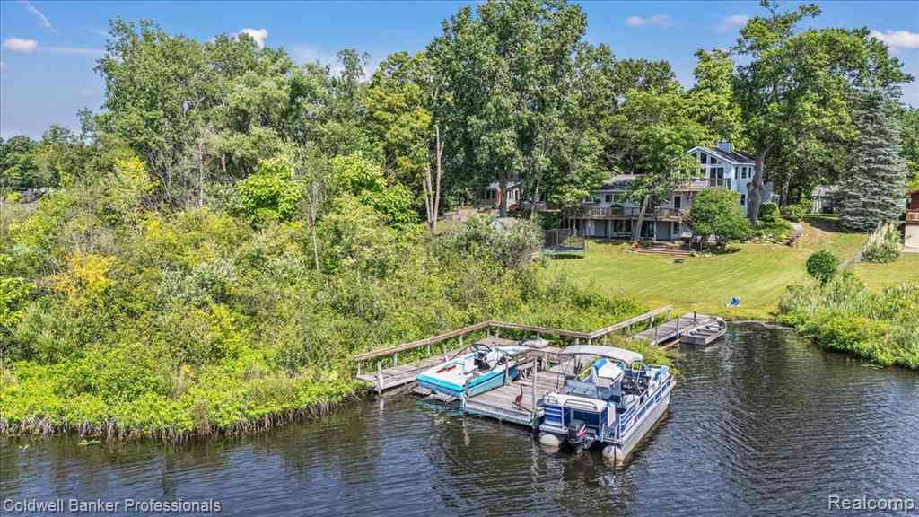 Homes For Sale - 1325 Elkhorn Lake Road <br/> Oakland County, Lake Orion, MI 48362