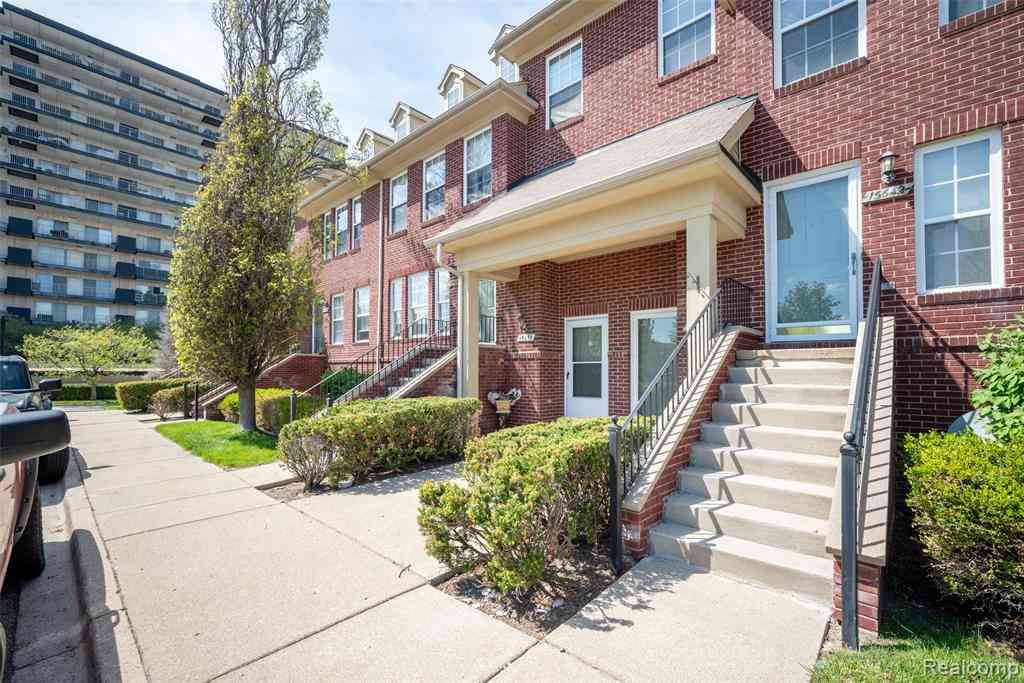 Condo For Sale - 15650 Stone Crossing Drive <br/> Southfield, MI 48075