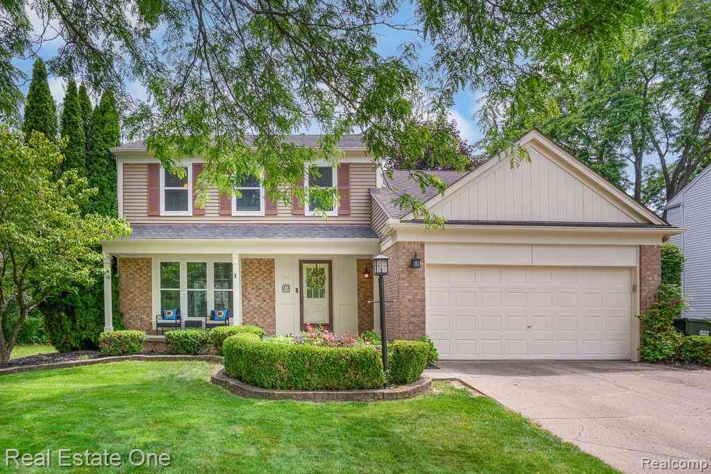 Homes For Sale - 606 Whitney Drive <br/> Oakland County, Rochester, MI 48307