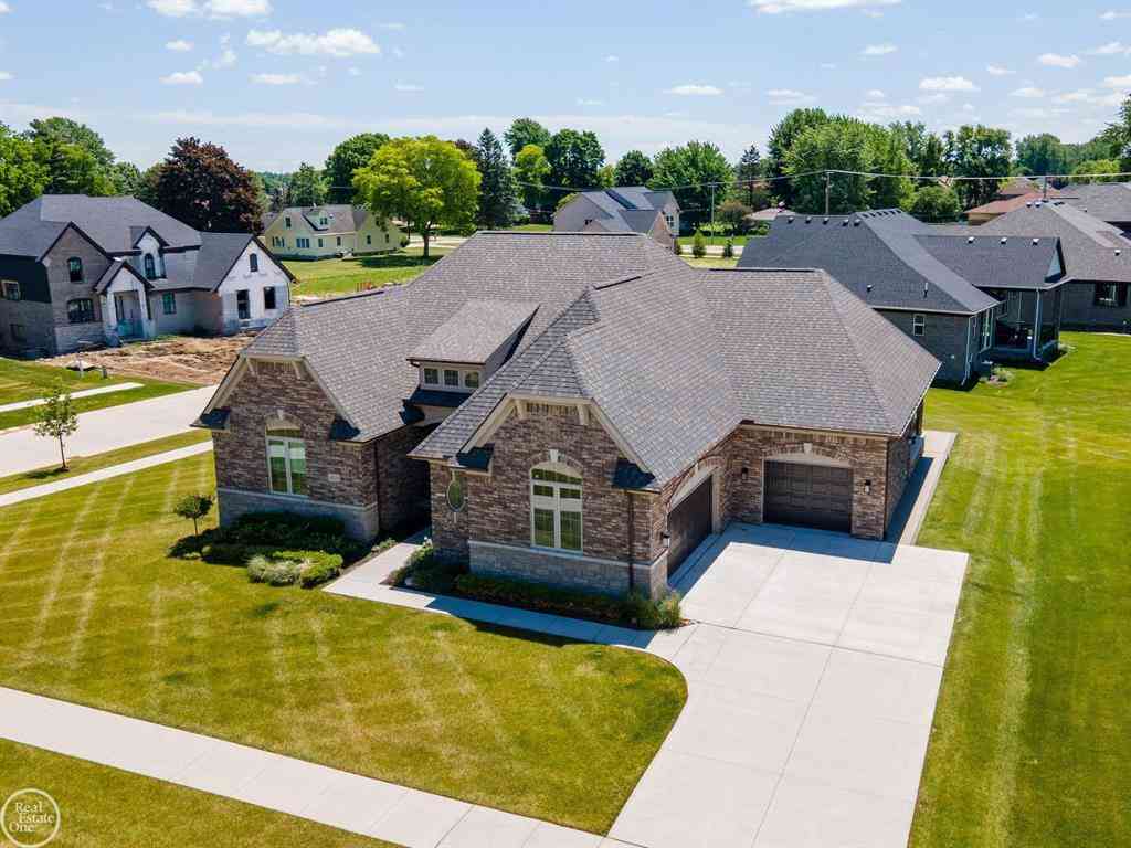 Homes For Sale - 16818 Glenhurst Drive <br/> Macomb, MI 48044