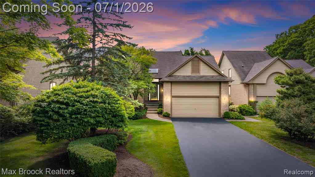 Condo For Sale - 4860 Lagoons Circle <br/> West Bloomfield, MI 48323