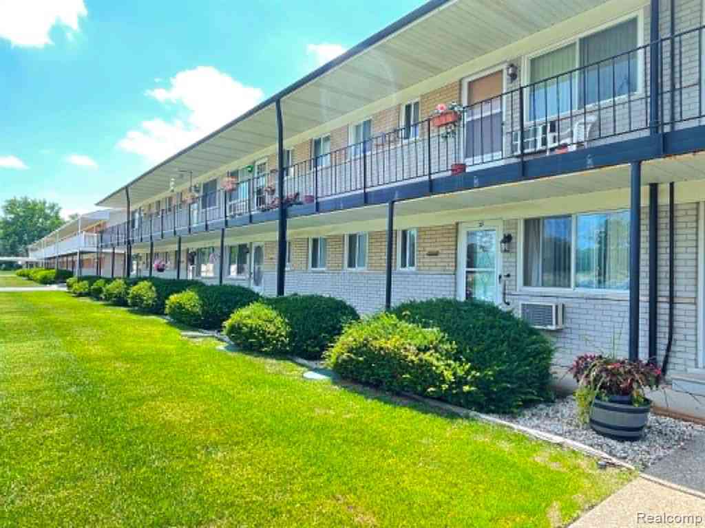 Condo For Sale - 26965 Milford   #37<br/> South Lyon, MI 48178
