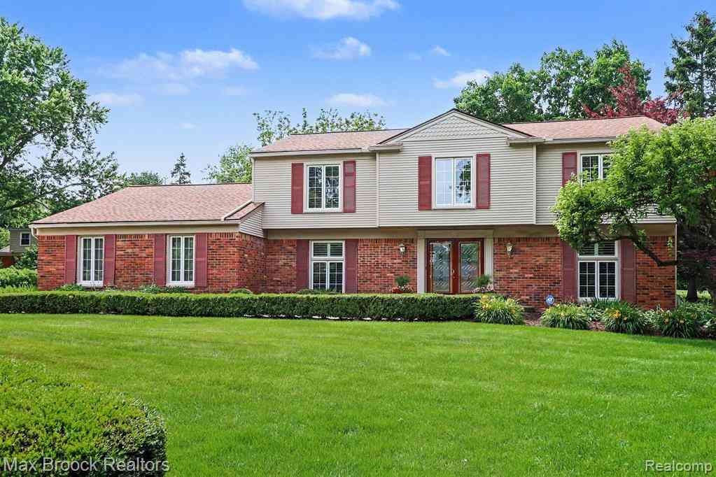 Homes For Sale - 2020 Wickford Court <br/> Oakland County, Bloomfield Hills, MI 48304