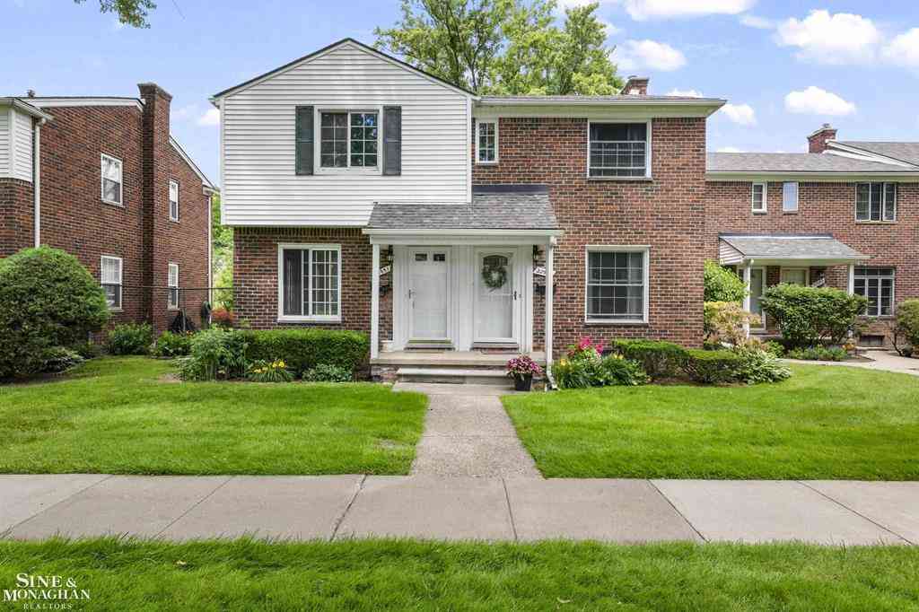 Condo For Sale - 22951 Lee Court <br/> Saint Clair Shores, MI 48080