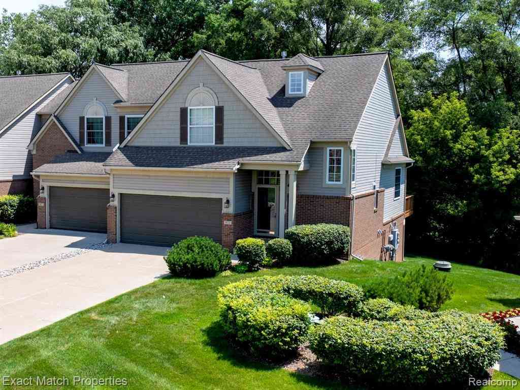 Condo For Sale - 971 Sloane Court  #4<br/> Oakland County, White Lake, MI 48386