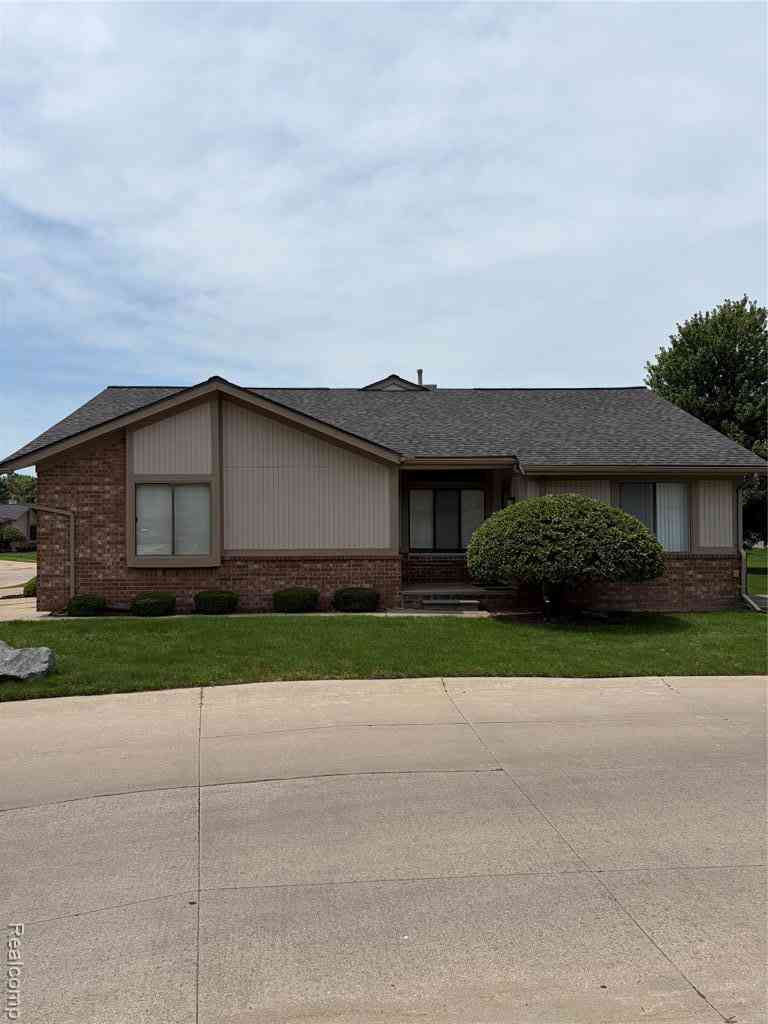 Condo For Sale - 38763 Windmill Pointe  N N<br/> Macomb County, Clinton Township, MI 48038