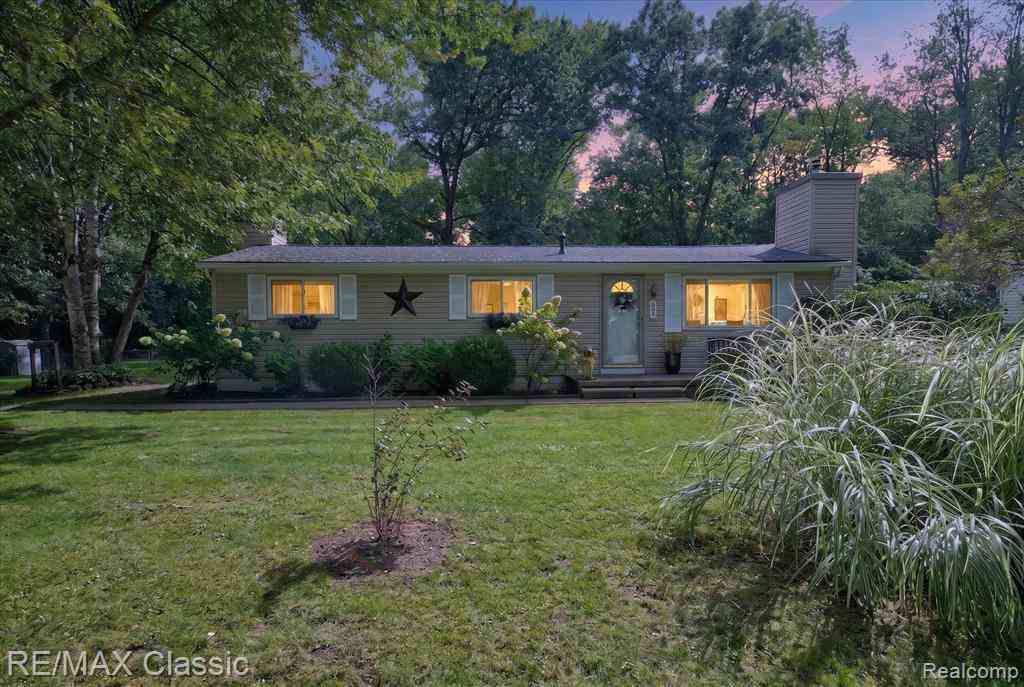 Homes For Sale - 505 E Baker Road <br/> Highland, MI 48357