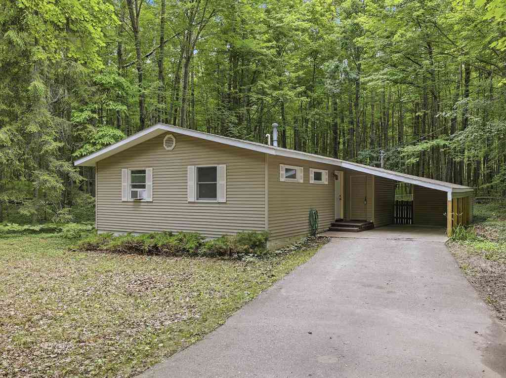 Homes For Sale - 8128 Highland Trail <br/> Canadian Lakes, MI 49346