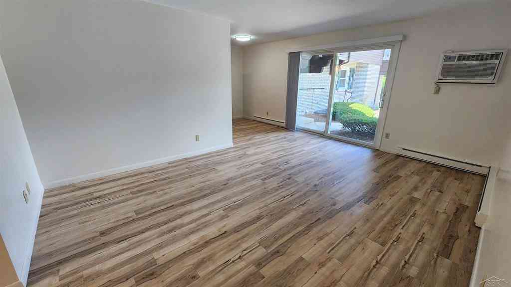Condo For Sale - 240 W Tuscola Unit 2 Street <br/> Saginaw County, Frankenmuth, MI 48734