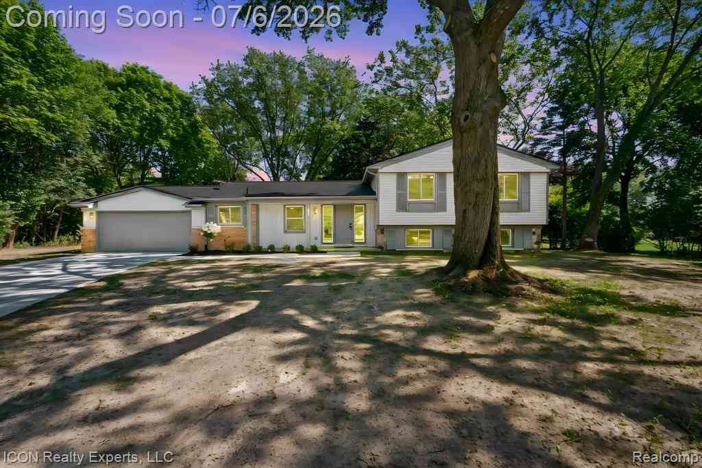 Homes For Sale - 4089 Aberdeen Court <br/> West Bloomfield, MI 48323