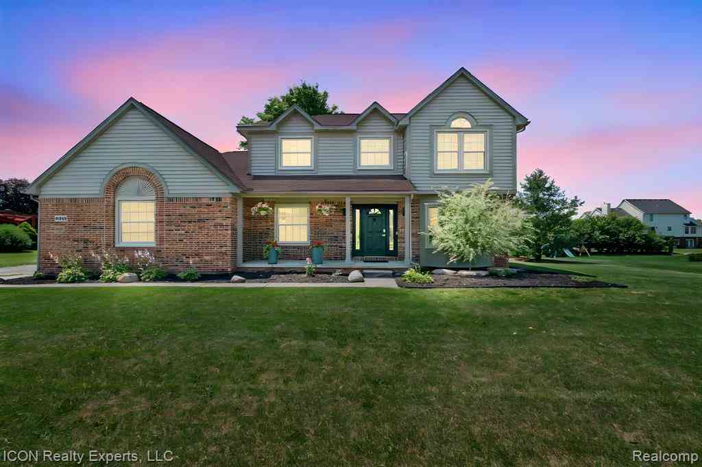 Homes For Sale - 11016 Pembrooke Circle <br/> South Lyon, MI 48178