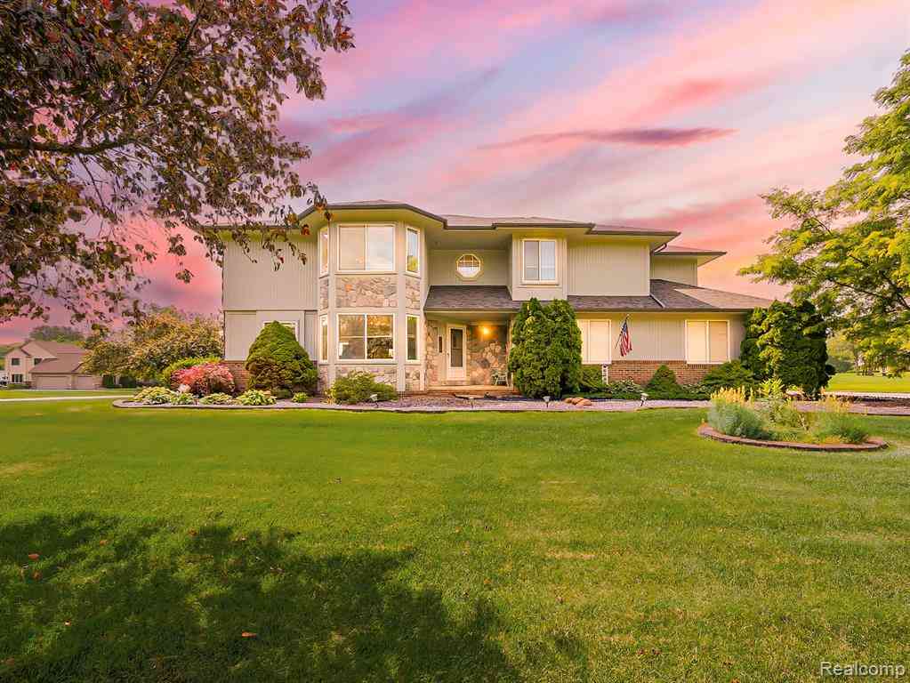Homes For Sale - 6398 High Valley Drive <br/> White Lake, MI 48383