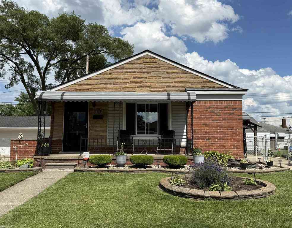 Homes For Sale - 28460 Hollywood Street <br/> Roseville, MI 48066