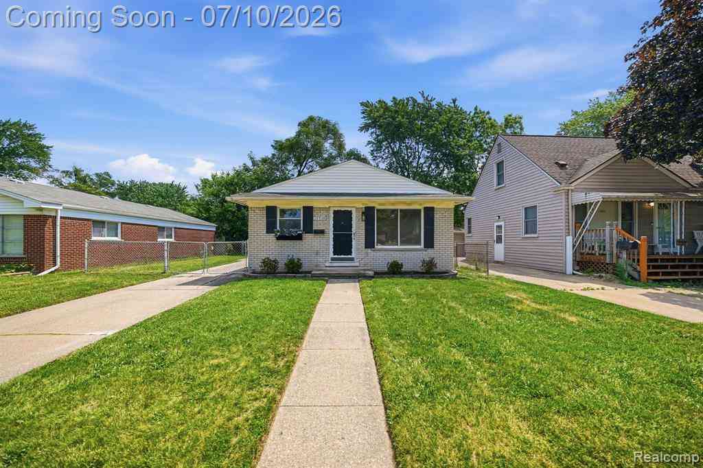 Homes For Sale - 18510 Beech Daly Road <br/> Wayne County, Redford, MI 48240