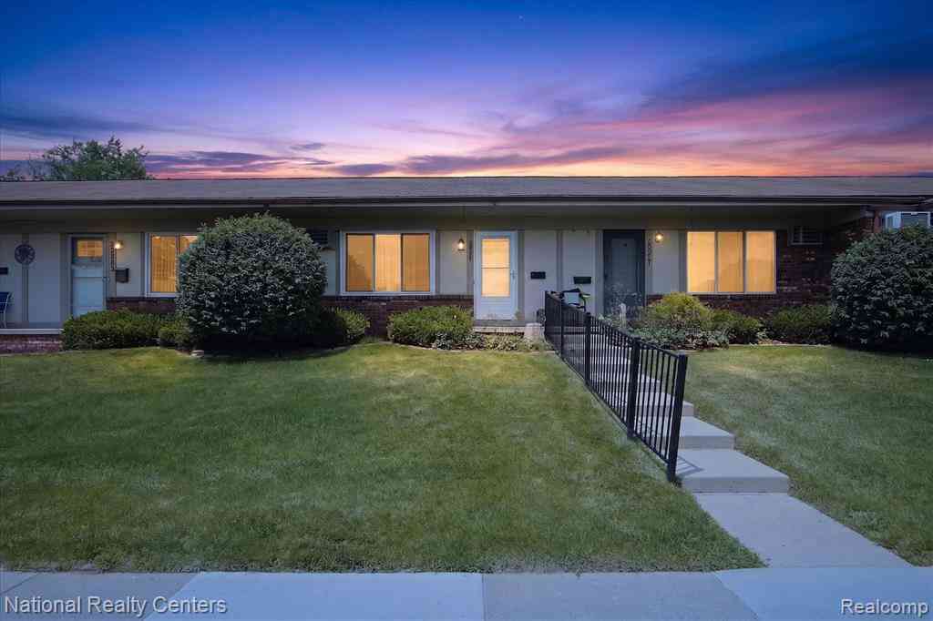 Condo For Sale - 25245 Franklin Terrace   #3<br/> Oakland County, South Lyon, MI 48178